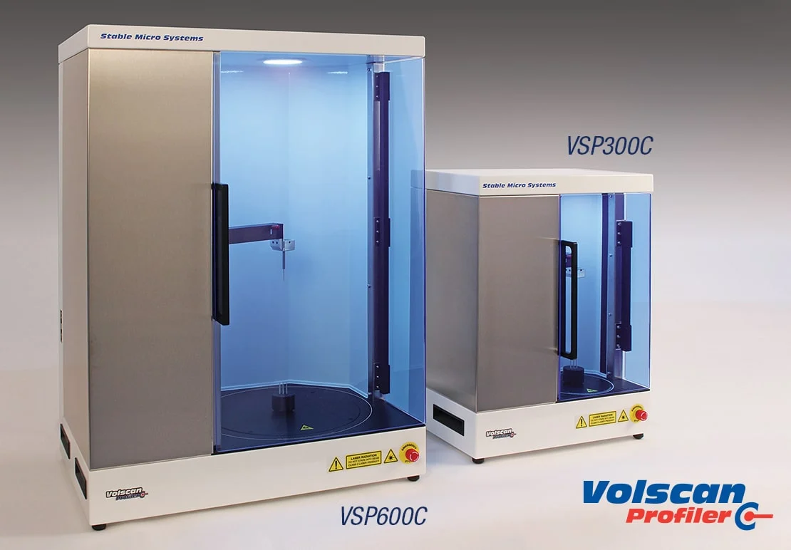Une photo montrant deux appareils de mesures de volume